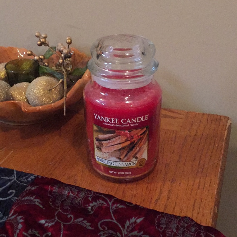 Yankee candle “sparkling cinnamon”